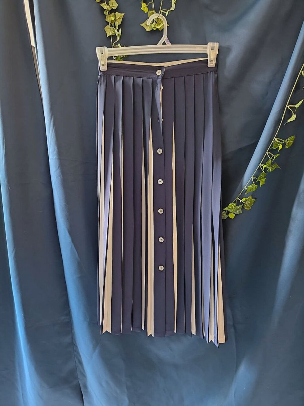 Vintage 1980s Liz Claiborne Contrast Pleated Midi Skirt Two-Tone Navy / Ivory - Picture 3 of 7